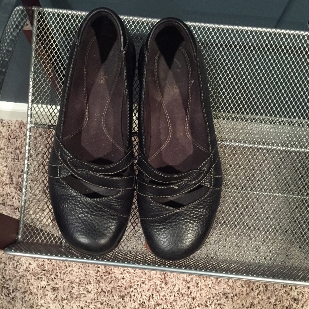 Clarks women’s flats